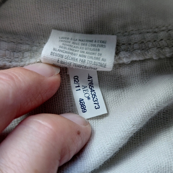 Aerie Women's Cream Cargo Shorts - Picture 7 of 7